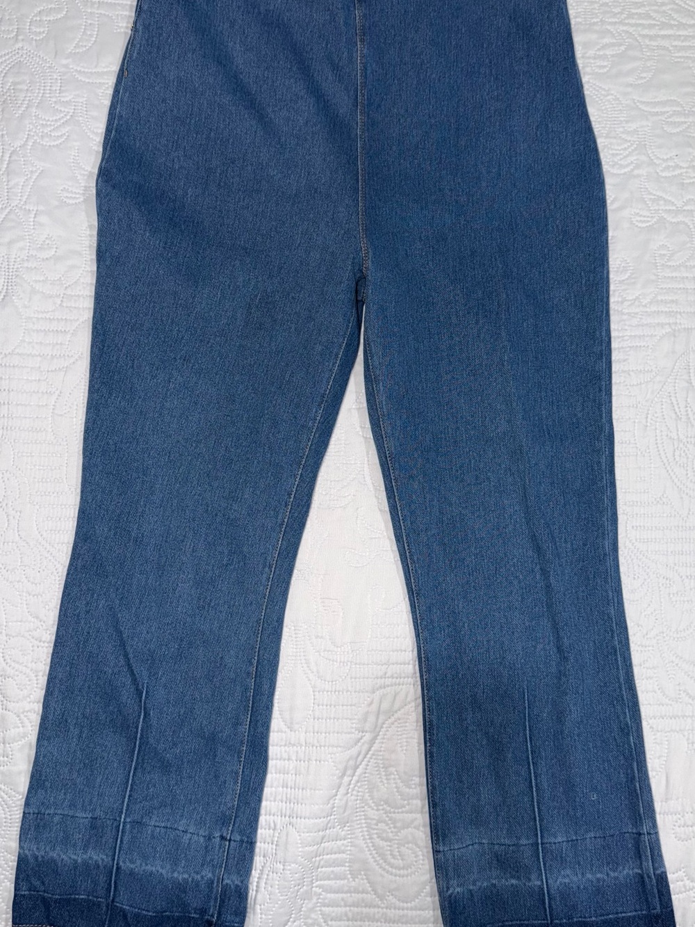 Lyssé New York Pull-On Jeans Size XL Medium Wash Raw Hem Stretch Denim